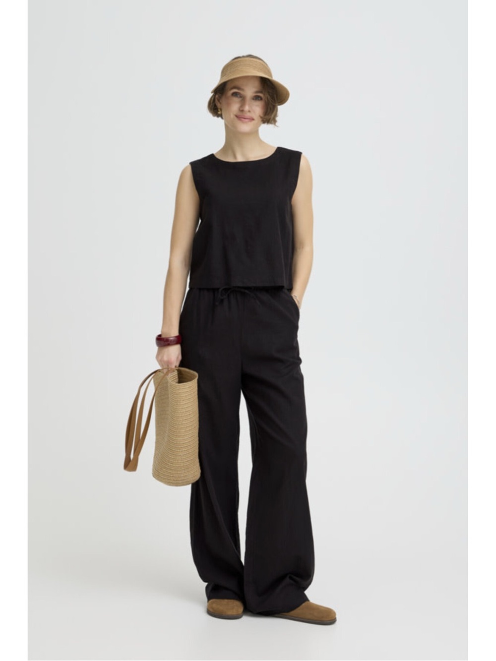 Women’s Black Wide-Leg Jumpsuit - Classic Sleeveless Style